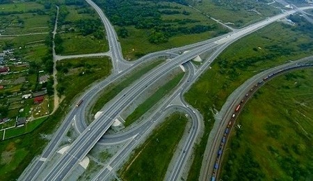 Рабочие приступили к постройке второй части трассы Владивосток-Находка - порт Восточный